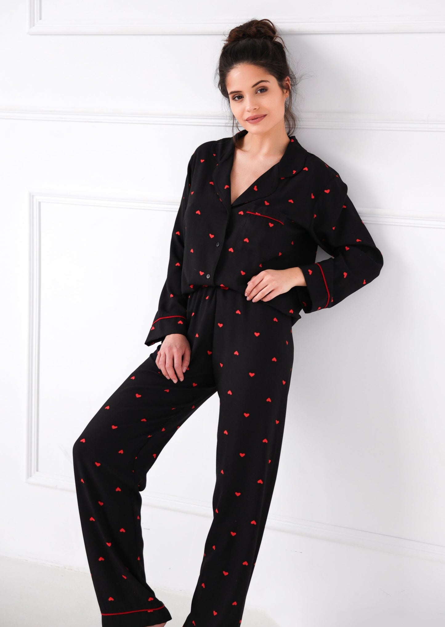 pyjama chemise viscose femme, pyjama femme chemise, pyjama femme chemise pantalon, pyjama noir femme, pyjama coeur femme, ensemble pyjama femme, pyjama chic et élégant, pyjama femme chic, pyjama élégant
