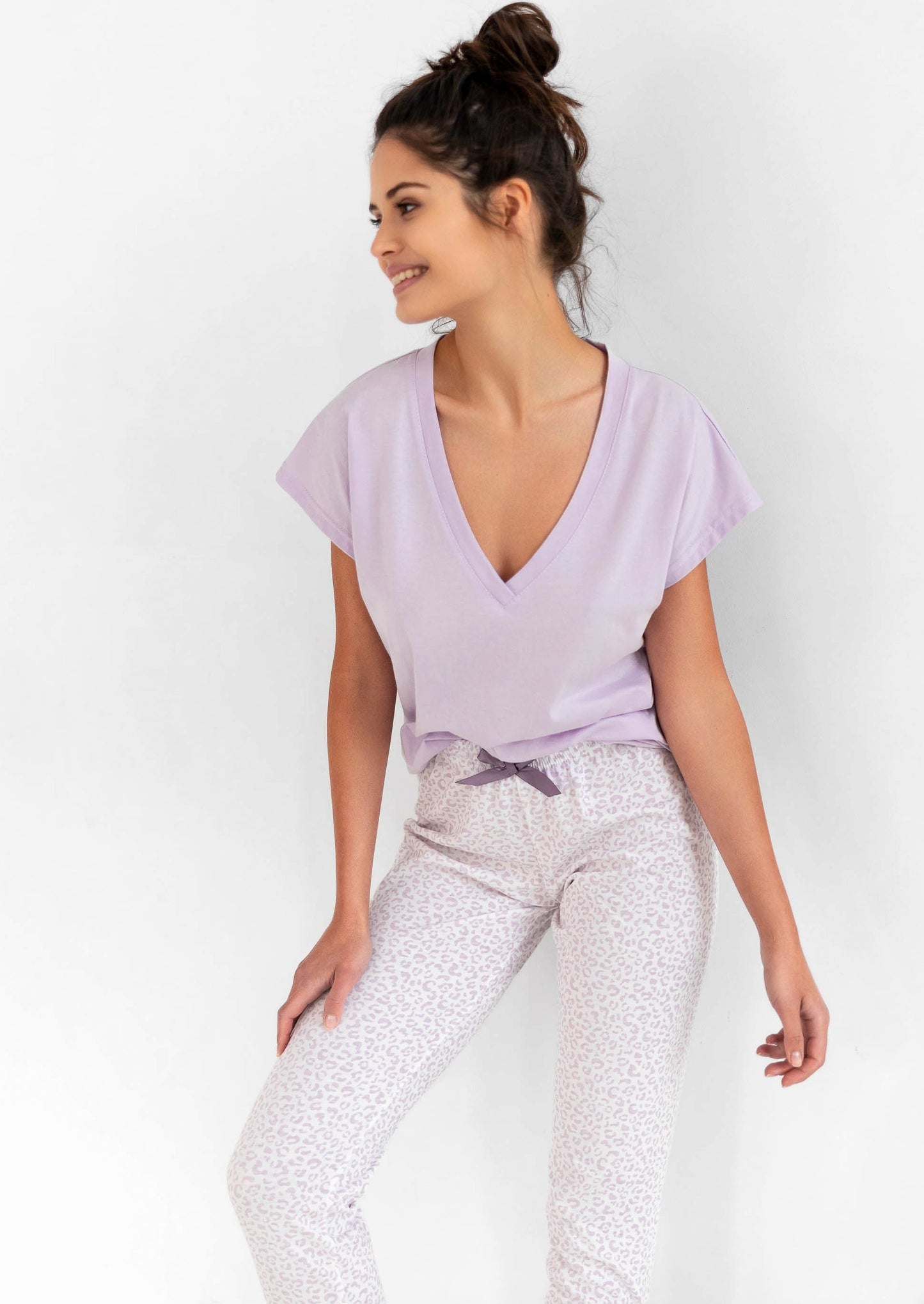Pyjama femme élégant, pyjama femme, pyjama t-shirt, pyjama pantalon, pyjama lilas, pyjama violet, beau pyjama, pyjama femme, pyjama court, pyjama manches courtes, pyjama doux, pyjama confortable