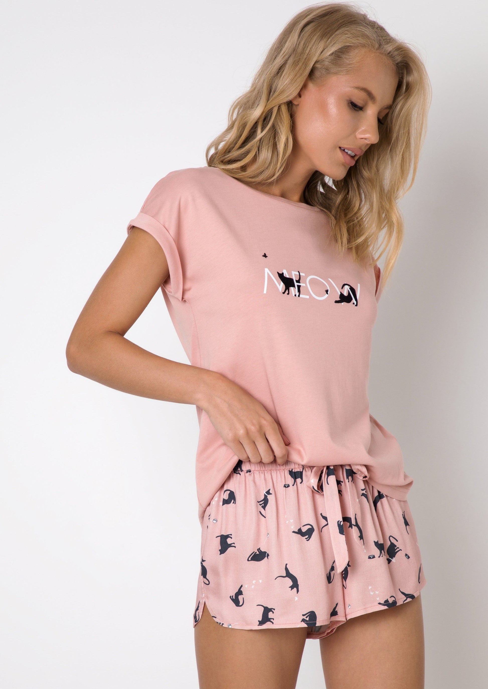 Girls corner. Mona пижама женская с шортами (розовый + черный, 40(l)). Пижама женская с шортами. Пижама с шортами розовая. Пижама в розовой расцветке.